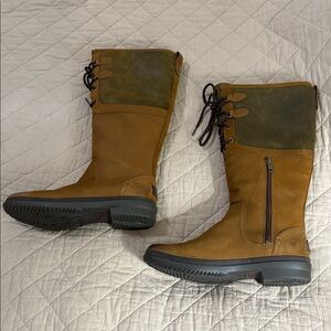 UGG Elsa Boots w/Lace Up Detail. Tan Leather. Sz 9. UGGPURE Lining. Waterproof.